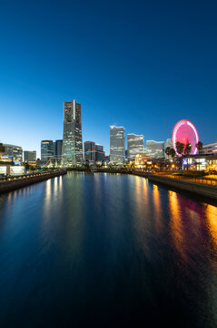 横浜の夜景（万国橋）