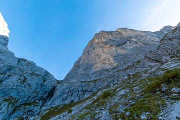 Fototapeta na wymiar rock massif in the alps 