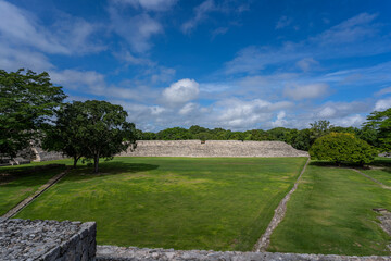 Obraz premium The ruins of a beautiful pyramids in the archaeological zone of Edzna in Mexico.