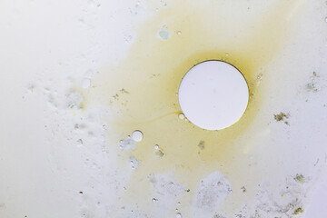 Reaction of liquid bubbles