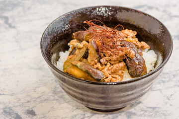 豚肉と茄子の味噌炒め丼