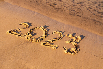 The number 2023 is written on the beach.