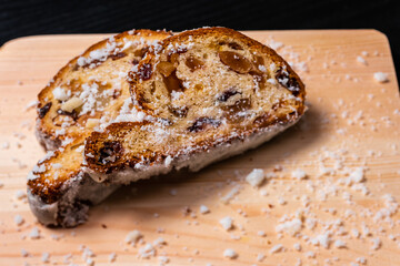 【菓子】カットされたシュトレン　クリスマス
