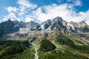 paesaggio di montagna in Valle d'Aosta nei pressi del Monte Bianco