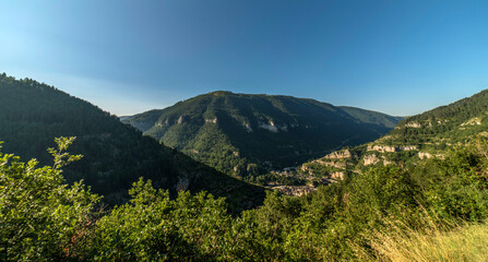 Vue sur la vallée du Tarn à Sainte-Énimie, Lozère, France