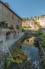 Fototapeta premium Ruisseau apprivoisé à Saint-Chély-du-Tarn, Lozère, France