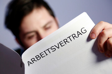 Arbeitsvertrag lesen