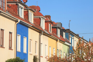 Bunte Häuserzeile, Reihenhäuser, Wohngebäude