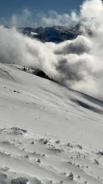 Schneelandschaft im Skigebiet