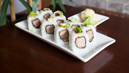 Sushi roll with chicken and vegetables served in a Tokyo restaurant. © Leckerstudio