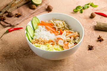 Vietnamese noodles with shrimps and vegetables, Bun chon