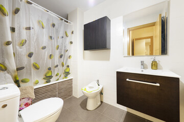 Bathroom with dark wood wall cabinet with large drawer, frameless square mirror and shower tray with shower curtain
