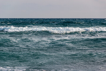 Agua de mar azul cristalina
