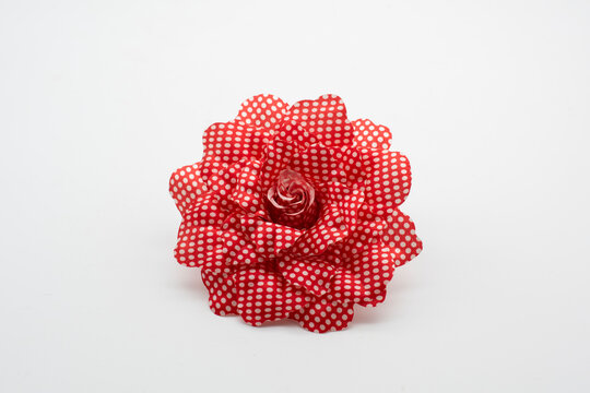 Flor de tela flamenca, aislado en blanco