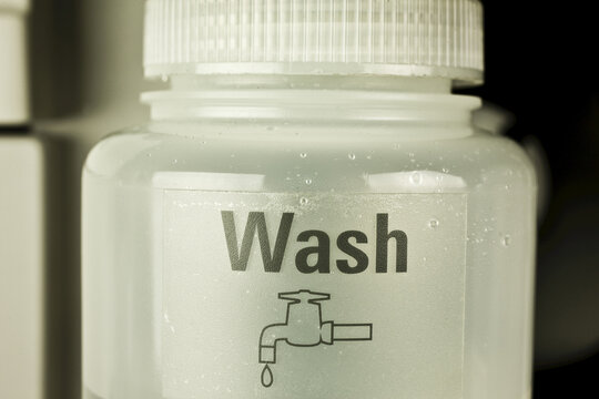 Wash collection vessel for atomic absorption autosampler