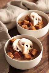 velouté de châtaignes, champignon et pain d'épices