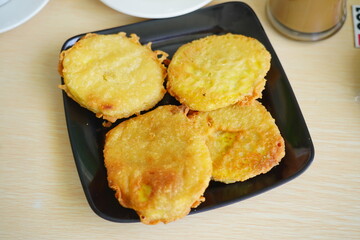 Sukun goreng or fried breadfruit, traditional Indonesian food.
