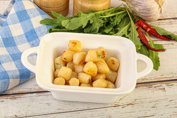 Roasted delicous scallop in the bowl