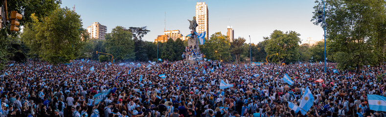 Celebración Argentina gana la Final del Mundial 2022 Catar, Festejo en el Monumento a San Martin en Mar del Plata, futbol, Dron, Drone © Matias Lee