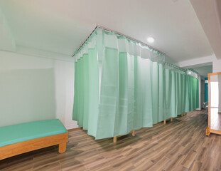 Image of a physical rehabilitation office in the stretcher area with the curtains closed