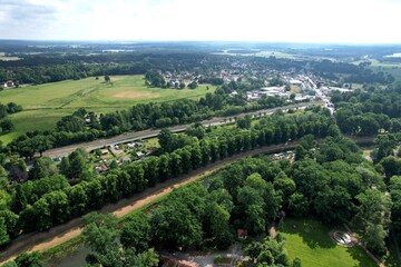 Bad Liebenwerda, Blick &uuml;ber die Schwarze Elster auf den Stadteil Weinberge 2022