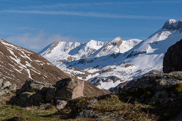 Fototapeta na wymiar Italian alps on a sunny day during winter 