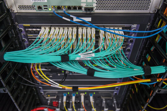 Structured cabling for fiberoptic networks and video in communications rack