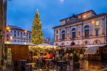Fototapeta na wymiar Christmas tree and behind The building of the Municipality of the City of Lugano