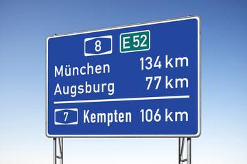 Entfernungstafel, Autobahn 8, Km 122.5, Ulm-Ost, (Nachbildung)