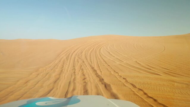 Dune bashing, Dubai