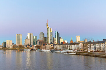 Fototapeta na wymiar sunrise with view to skyline of Frankfurt with river Main