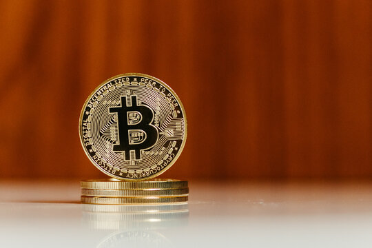 bitcoin cryptocurrency golden coin