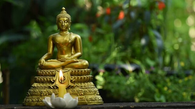 Celebrate the Thai New Year by praying to Buddha images for good fortune.