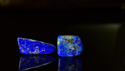 Lapis lazuli is a blue ornament.