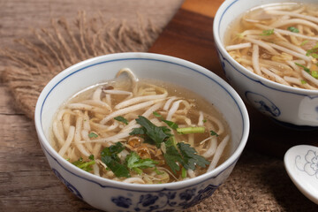 Bean sprout soup, clear water, tasteless food. Chinese food