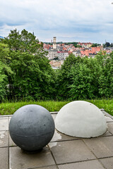 Panorama-Aussicht auf die Stadt Glatz / Kłodzko in Schlesien, Polen - 08.06.2022 - obrazy, fototapety, plakaty