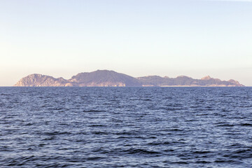 Islas C&iacute;es, Vigo, Espa&ntilde;a. Vista de la isla sur llamada de San Marti&ntilde;o.