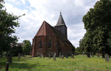 Fototapeta na wymiar Dorfkirche Gross Zicker auf Ruegen