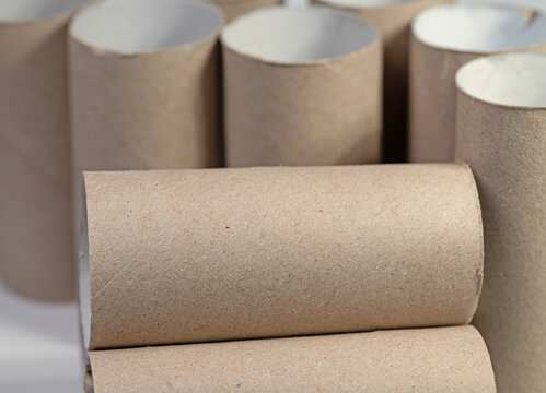 Viele leere Papph&uuml;lsen vom Klopapier