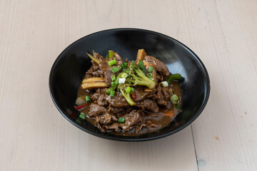 Salteado de ternera con salsa de ostras. Comida Oriental.  