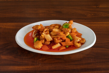 Pollo salsa agridulce. Comida oriental. 