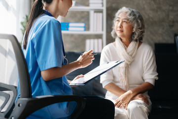 Obraz premium Psychology, depression. Suffering asian old woman, consulting with psychologist, psychiatrist while patient counseling mental problem.