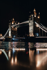 Obraz premium tower bridge at night