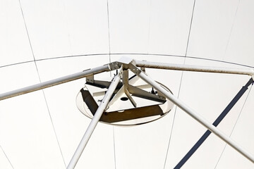 Central part of a telecommunications antenna