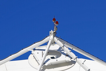 Central part of a telecommunications antenna