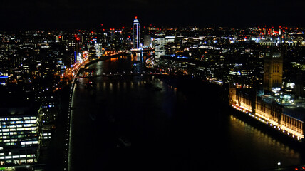 Fototapeta na wymiar Londra di notte