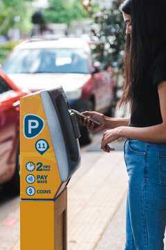 woman making a cashless payment