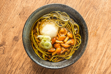 きのこそば　Japanese noodles  with mushrooms