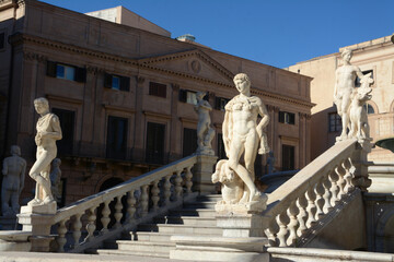 Piazza Pretoria, also known as Piazza della Vergogna, is in the Kalsa district near the Quattro Canti. In the center, the Pretoria fountain which was built in 1554.