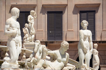 Piazza Pretoria, also known as Piazza della Vergogna, is in the Kalsa district near the Quattro Canti. In the center, the Pretoria fountain which was built in 1554.